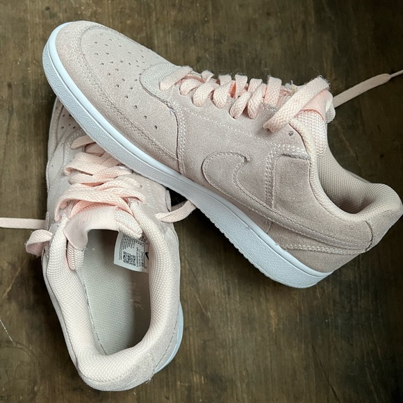 Nike Court Vision Low Sneakers, Women’s Size 7 - Picture 9 of 10